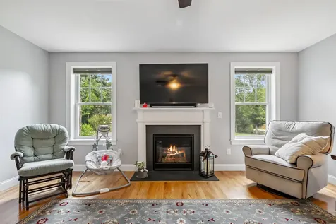 11 Brentwood Road Danville NH 03819