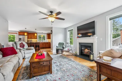 11 Brentwood Road Danville NH 03819