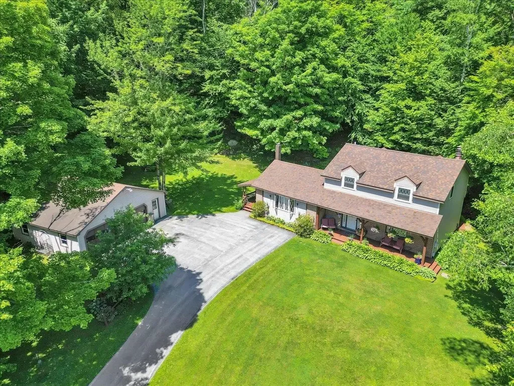 82 Button Road St. Albans Town VT 05478