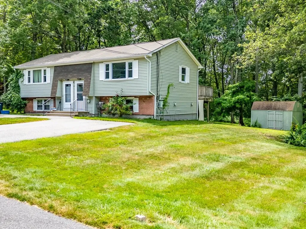 19r Derryfield Road Derry NH 03038