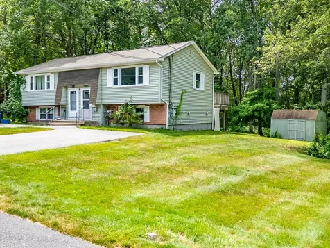 19r Derryfield Road Derry NH 03038