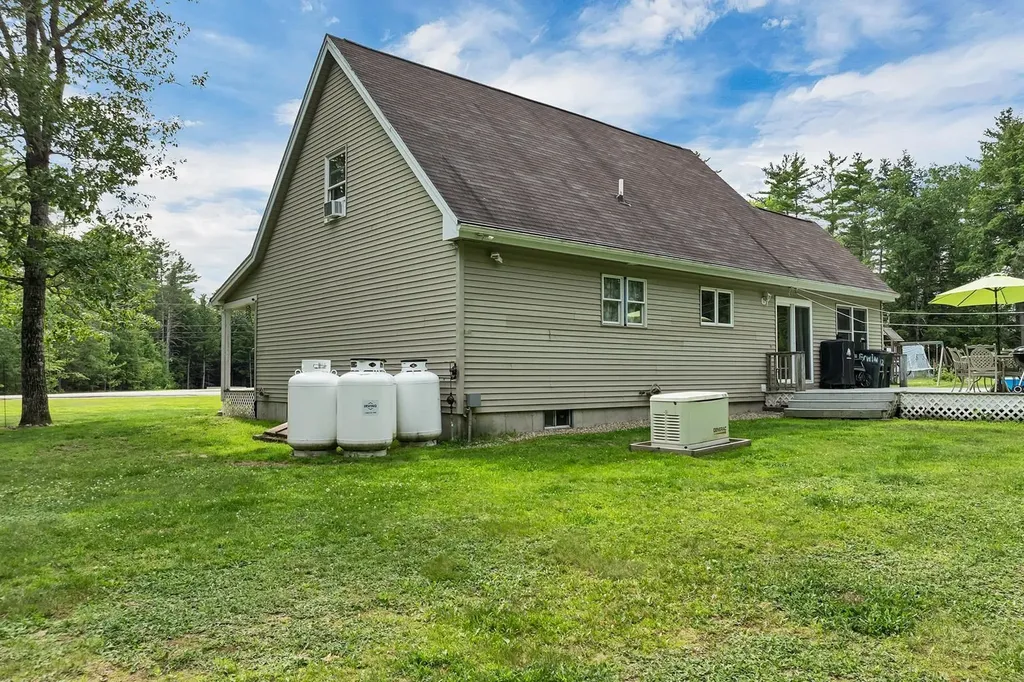 3 Holly Lane Brookfield NH 03872