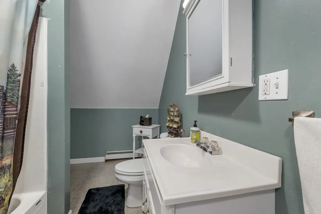 3 Holly Lane Brookfield NH 03872
