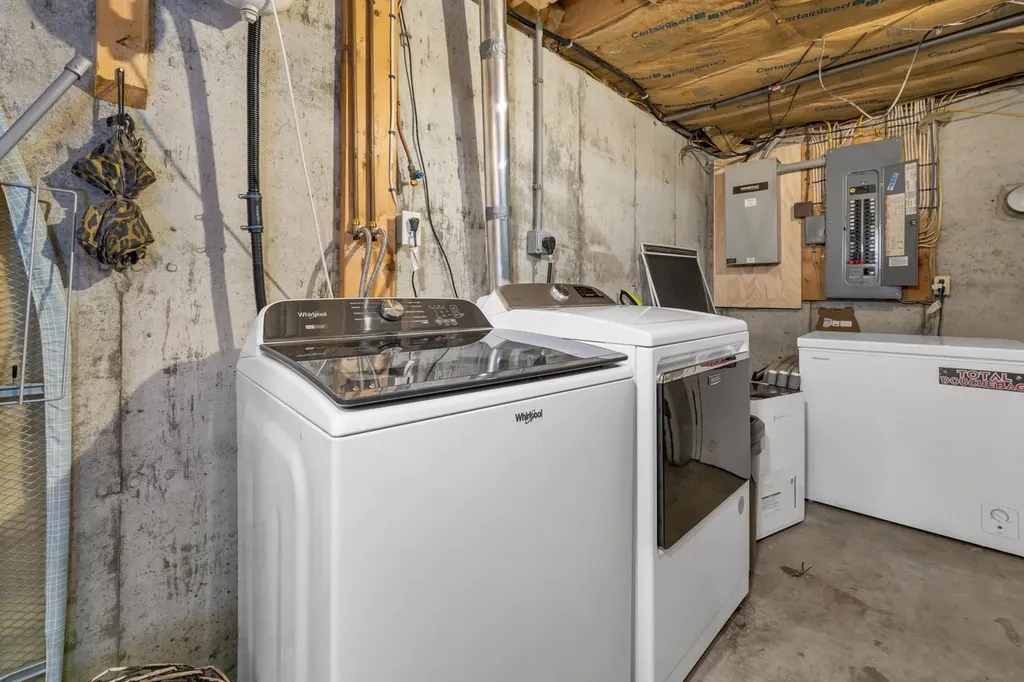 3 Holly Lane Brookfield NH 03872