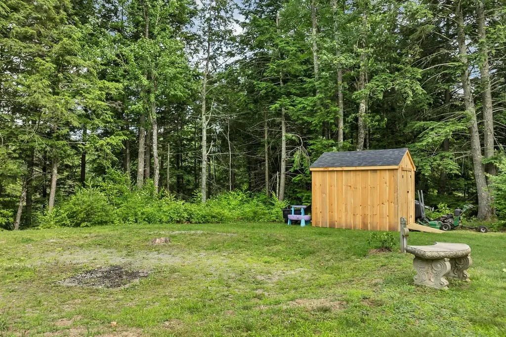 3 Holly Lane Brookfield NH 03872