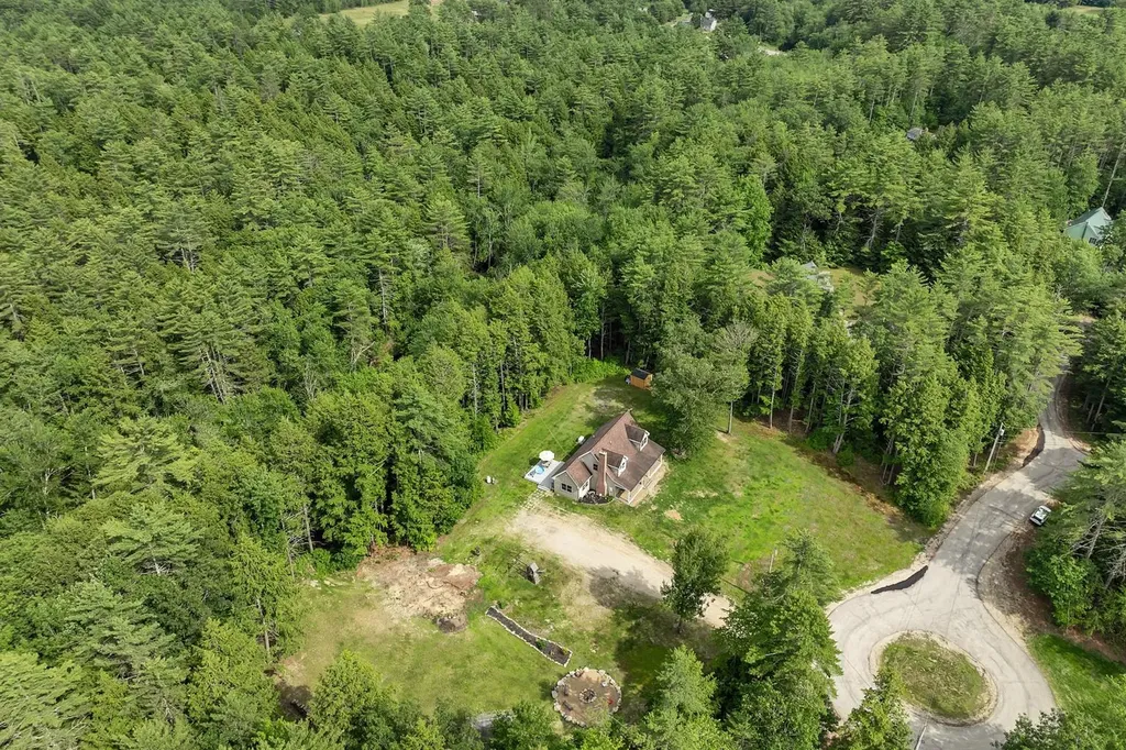 3 Holly Lane Brookfield NH 03872
