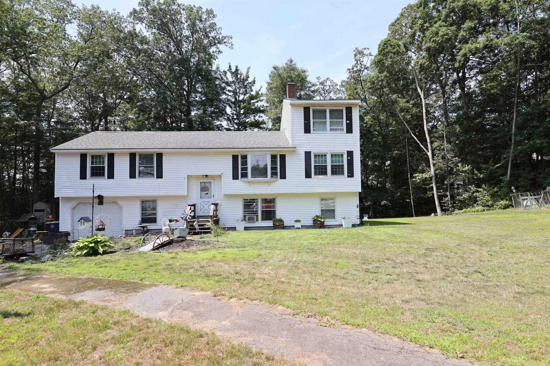 8 Kim Drive Nashua NH 03062