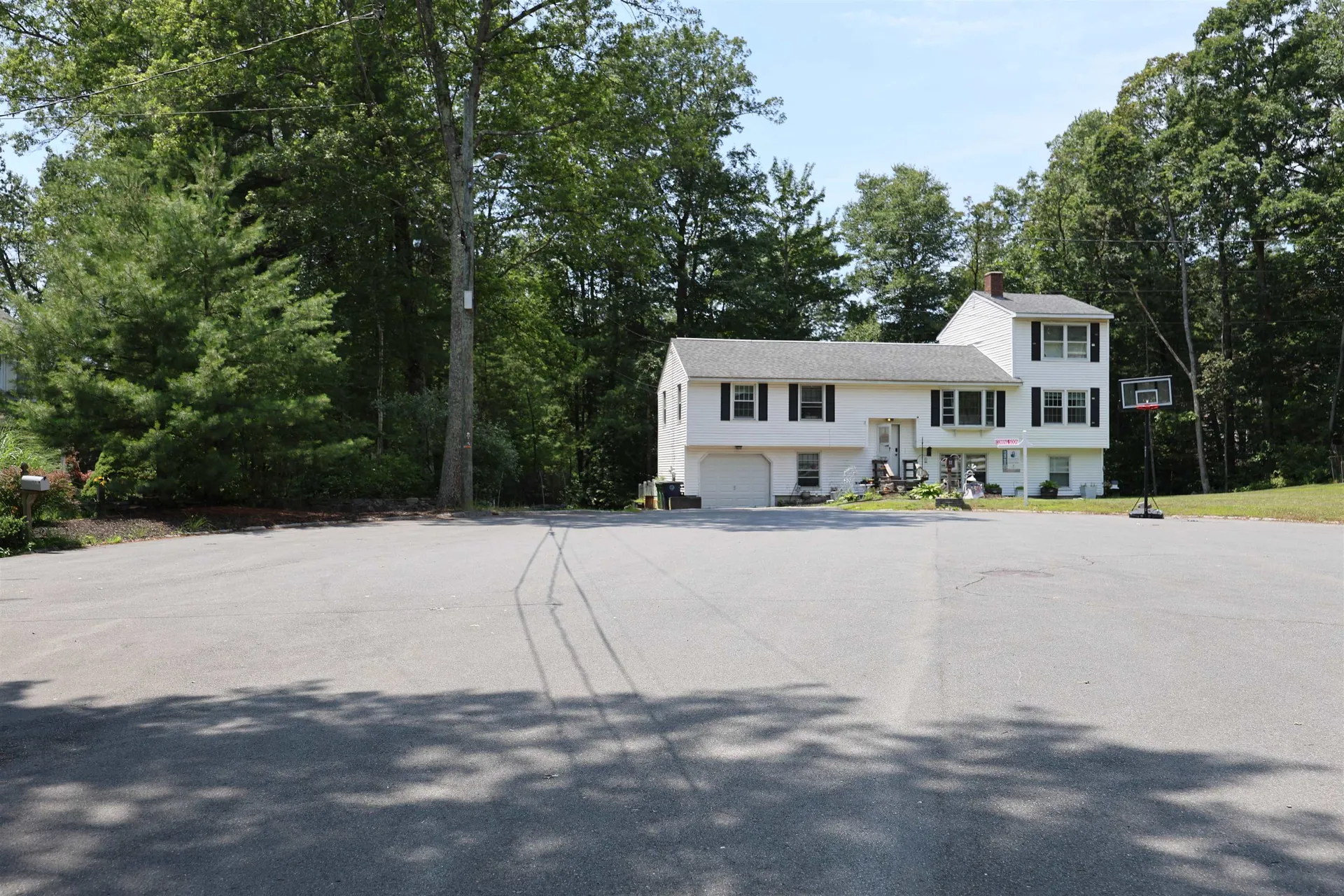 8 Kim Drive Nashua NH 03062