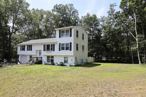 8 Kim Drive Nashua NH 03062