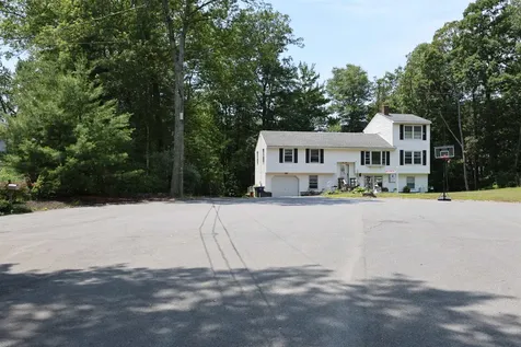 8 Kim Drive Nashua NH 03062