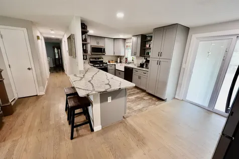 8 Kim Drive Nashua NH 03062