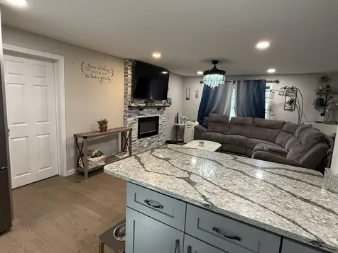 8 Kim Drive Nashua NH 03062