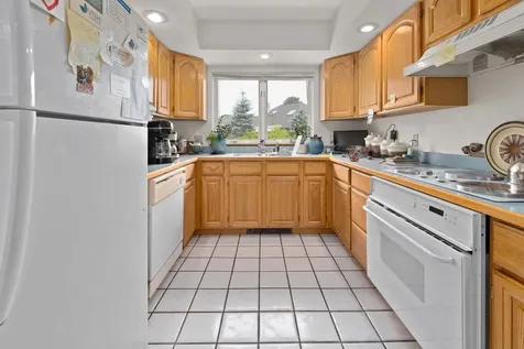17 Larkspur Lane Hartford VT 05001
