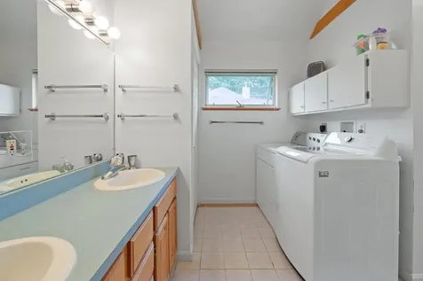17 Larkspur Lane Hartford VT 05001