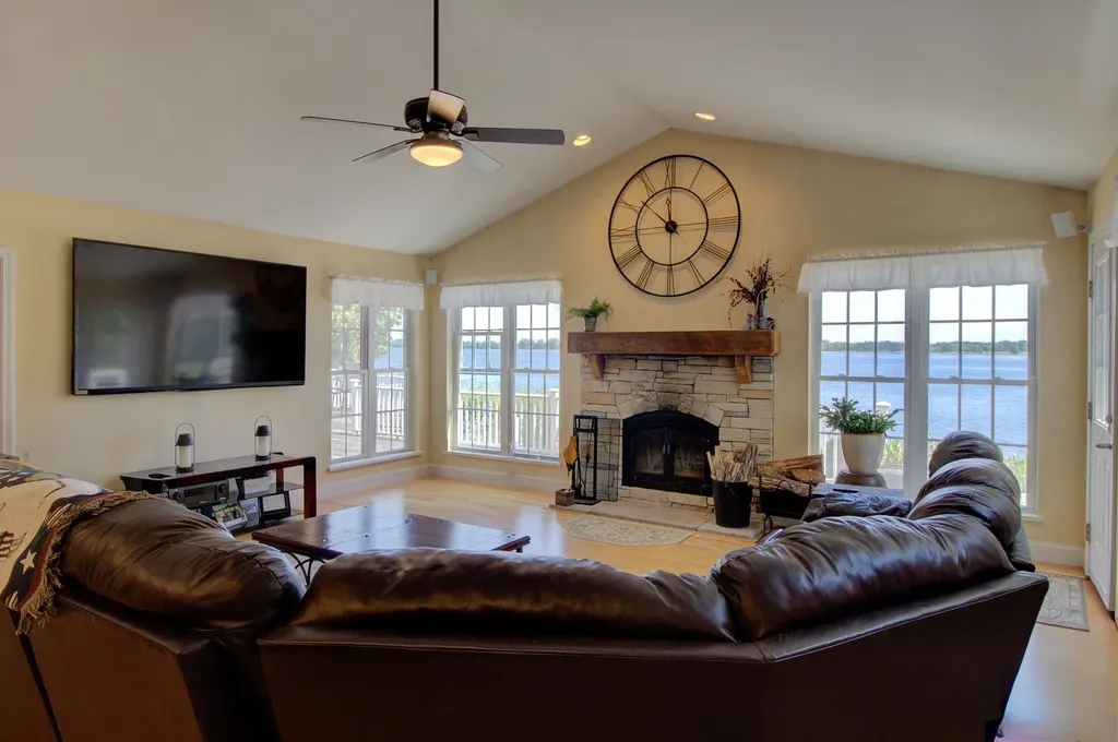 16 Macomber Point Alburgh VT 05440