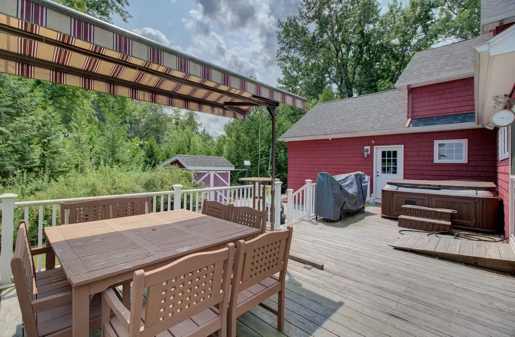 16 Macomber Point Alburgh VT 05440