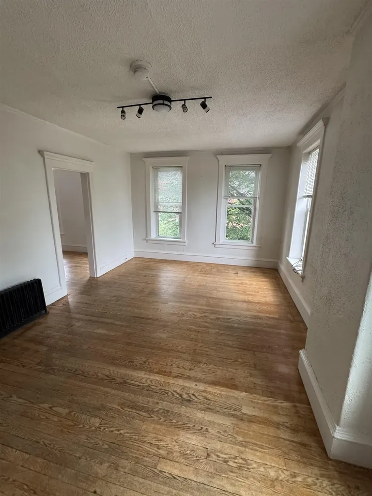 11 Court Street Keene NH 03431