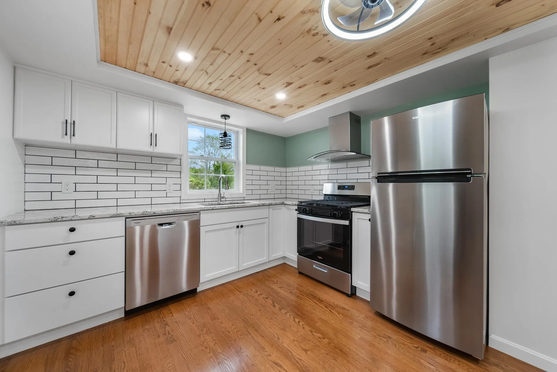 12 Breezy Knoll Hinsdale NH 03451