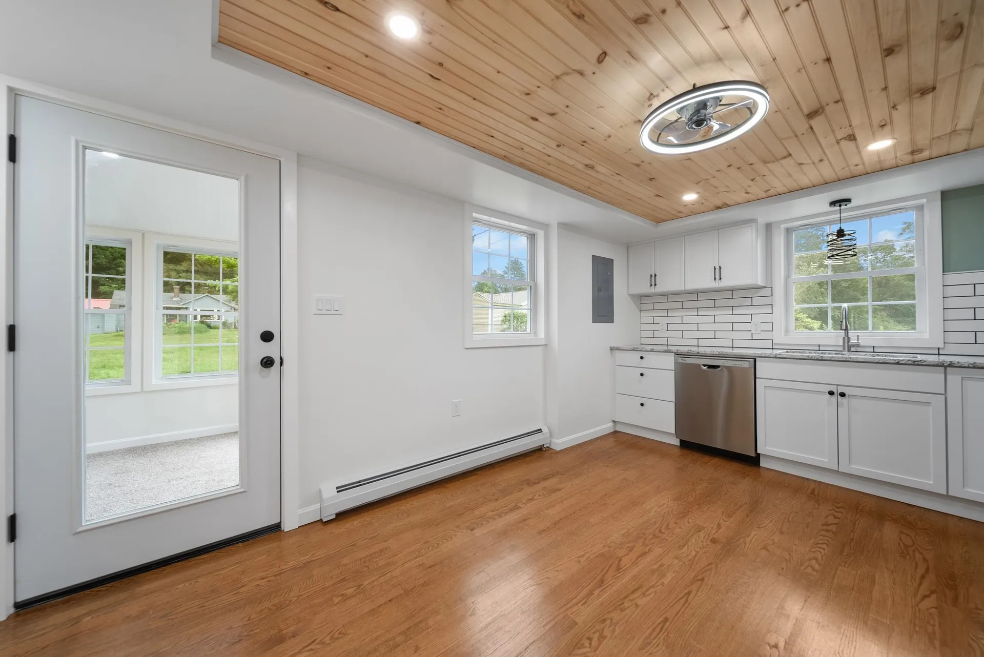 12 Breezy Knoll Hinsdale NH 03451