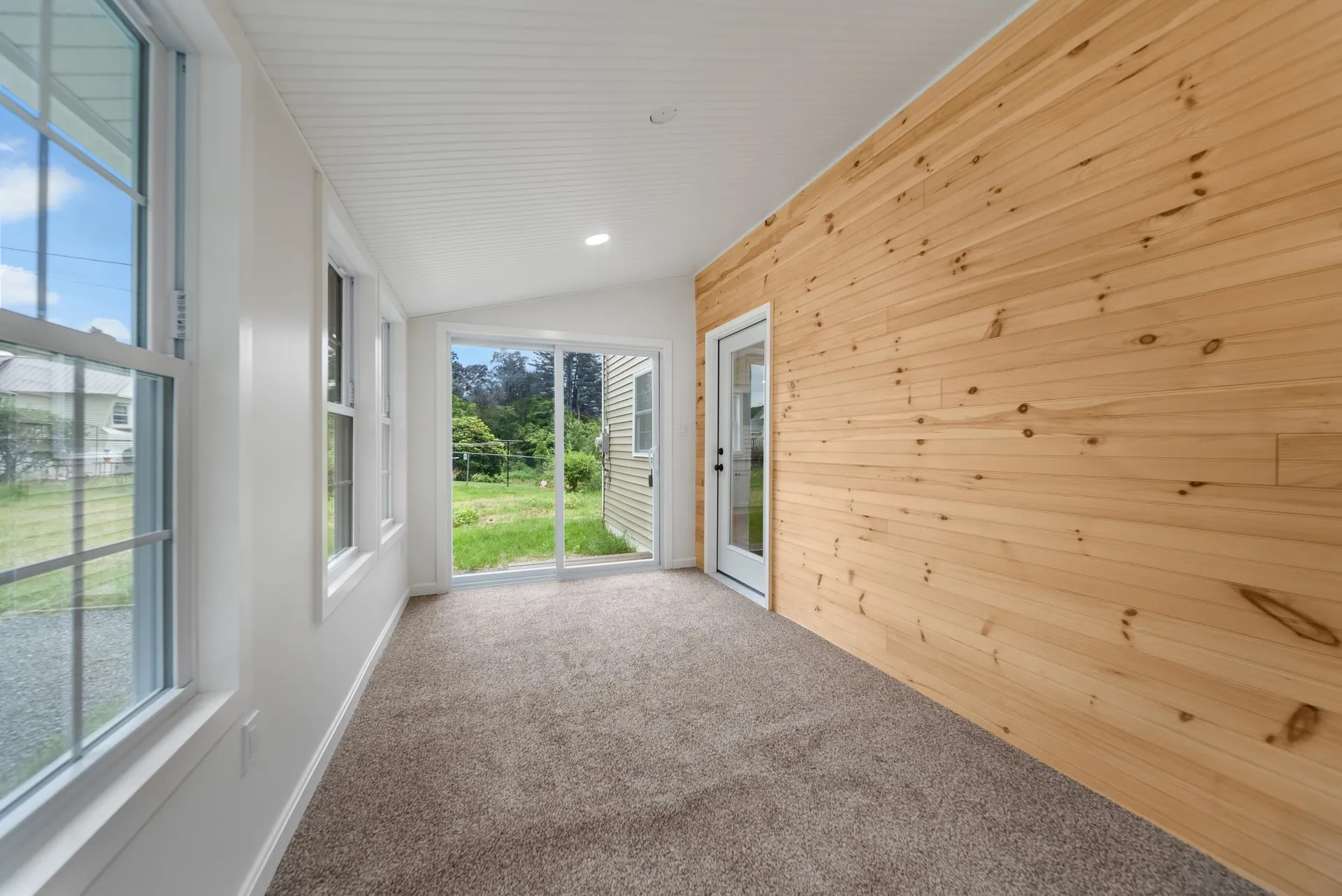 12 Breezy Knoll Hinsdale NH 03451