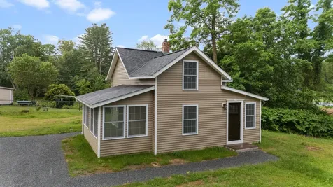 12 Breezy Knoll Hinsdale NH 03451