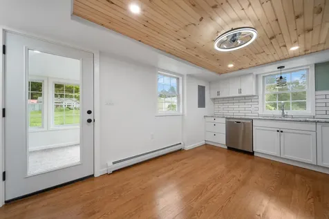 12 Breezy Knoll Hinsdale NH 03451