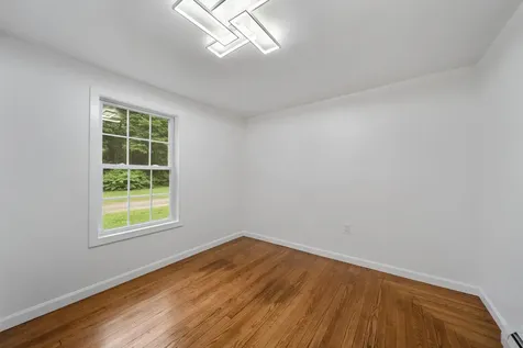 12 Breezy Knoll Hinsdale NH 03451