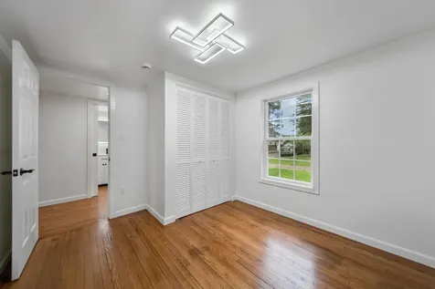 12 Breezy Knoll Hinsdale NH 03451