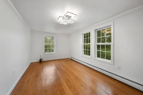 12 Breezy Knoll Hinsdale NH 03451