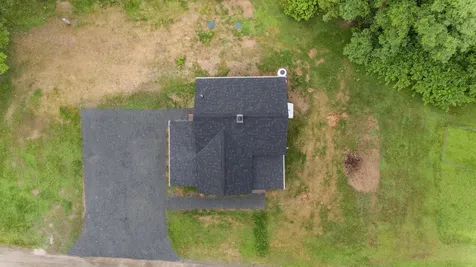 12 Breezy Knoll Hinsdale NH 03451
