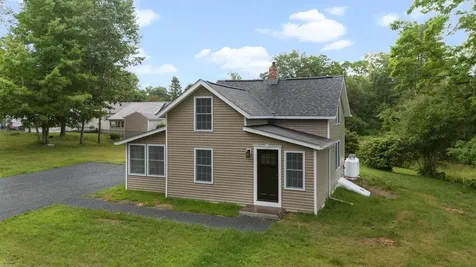12 Breezy Knoll Hinsdale NH 03451