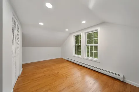 12 Breezy Knoll Hinsdale NH 03451