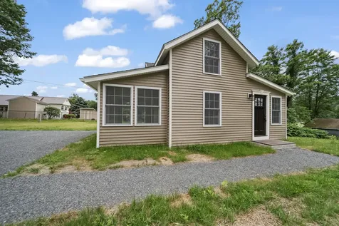 12 Breezy Knoll Hinsdale NH 03451