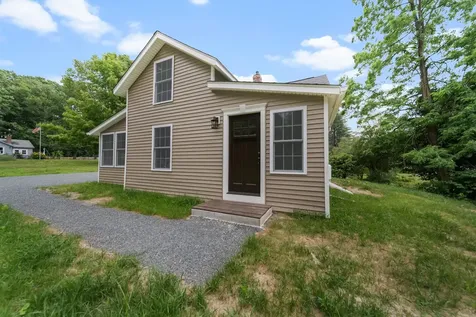 12 Breezy Knoll Hinsdale NH 03451