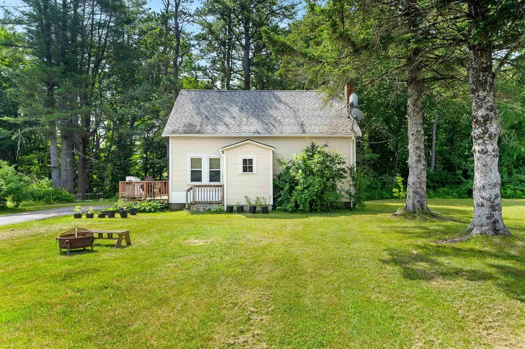 17 Lawson Avenue Franklin NH 03235