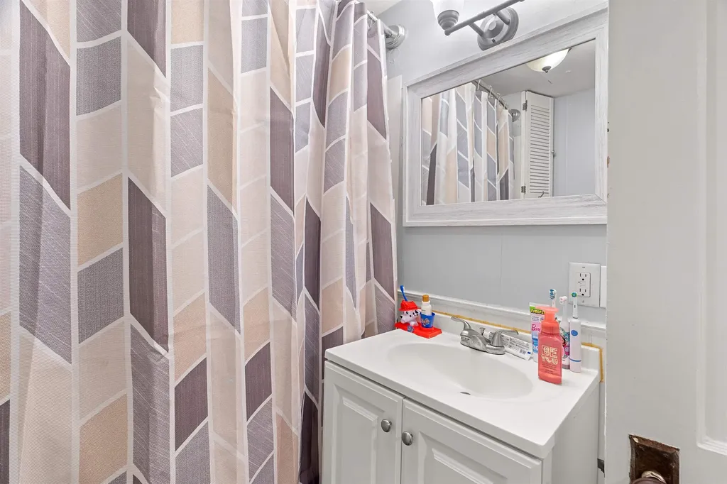 17 Lawson Avenue Franklin NH 03235