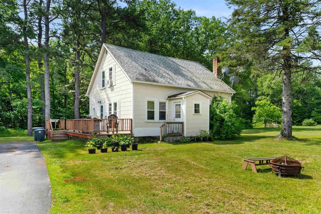 17 Lawson Avenue Franklin NH 03235