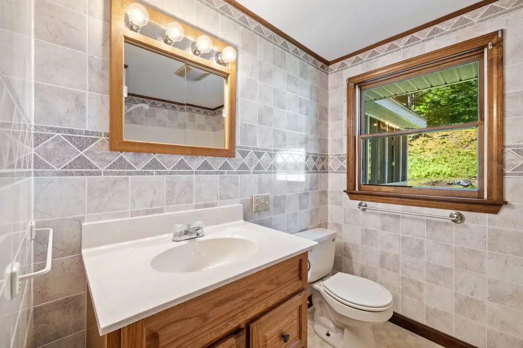 142 Hill Road Franklin NH 03235