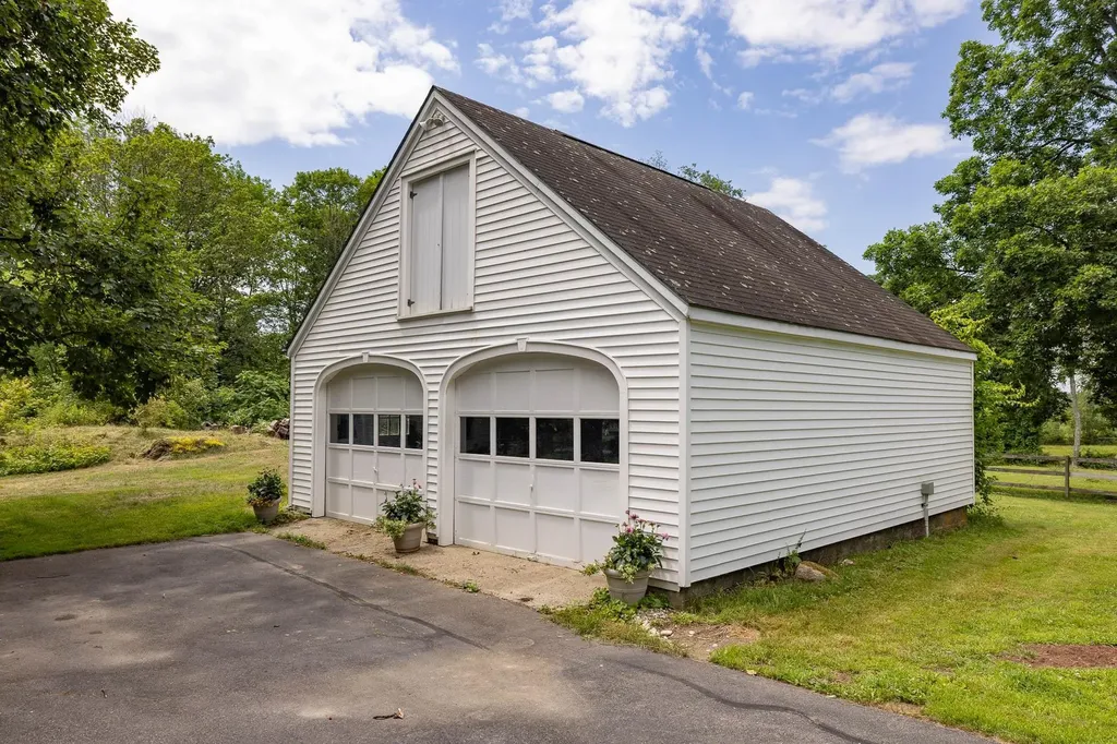 298 Exeter Road Hampton Falls NH 03844