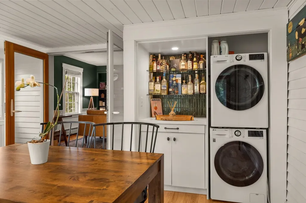 298 Exeter Road Hampton Falls NH 03844