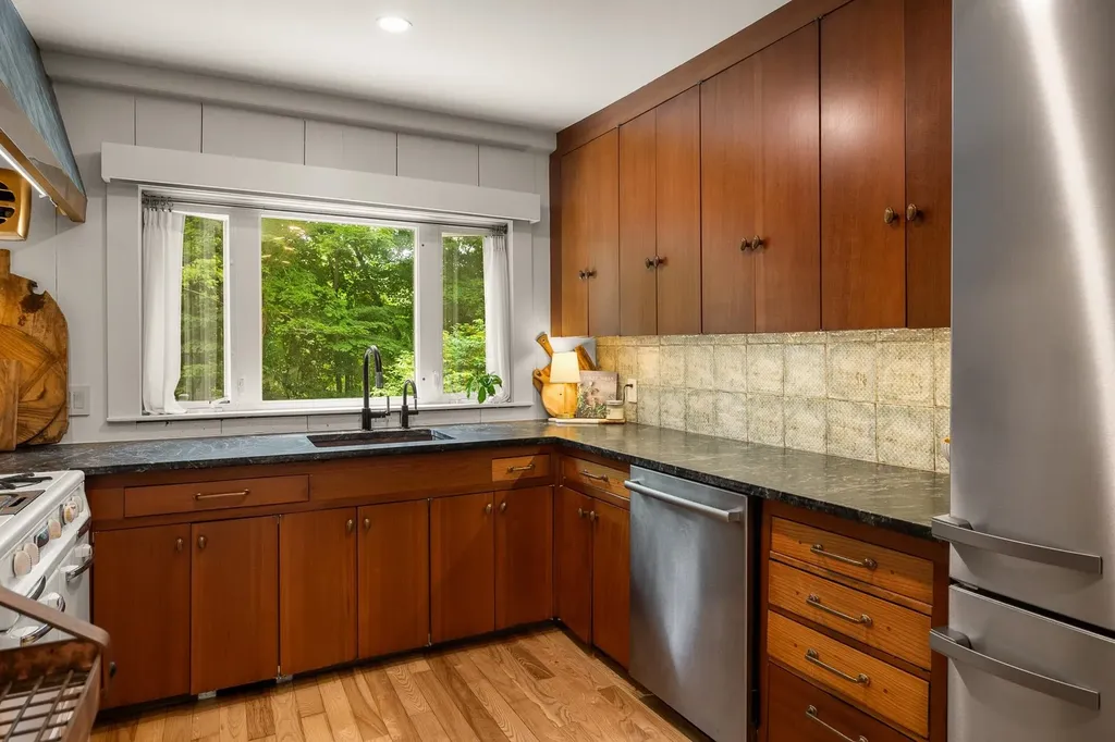 298 Exeter Road Hampton Falls NH 03844