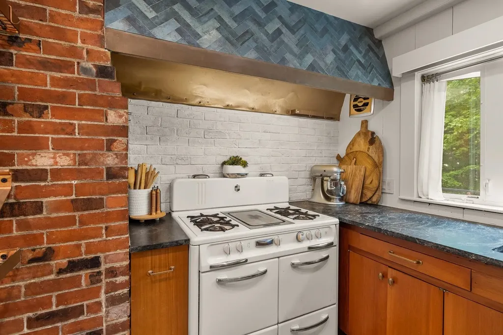 298 Exeter Road Hampton Falls NH 03844