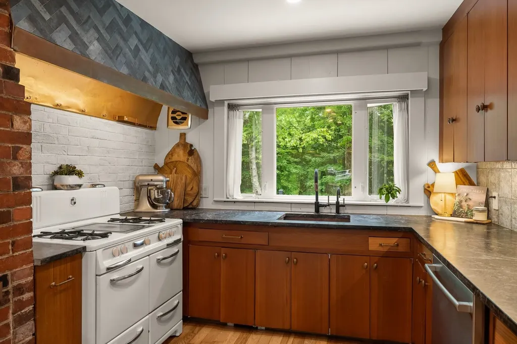 298 Exeter Road Hampton Falls NH 03844