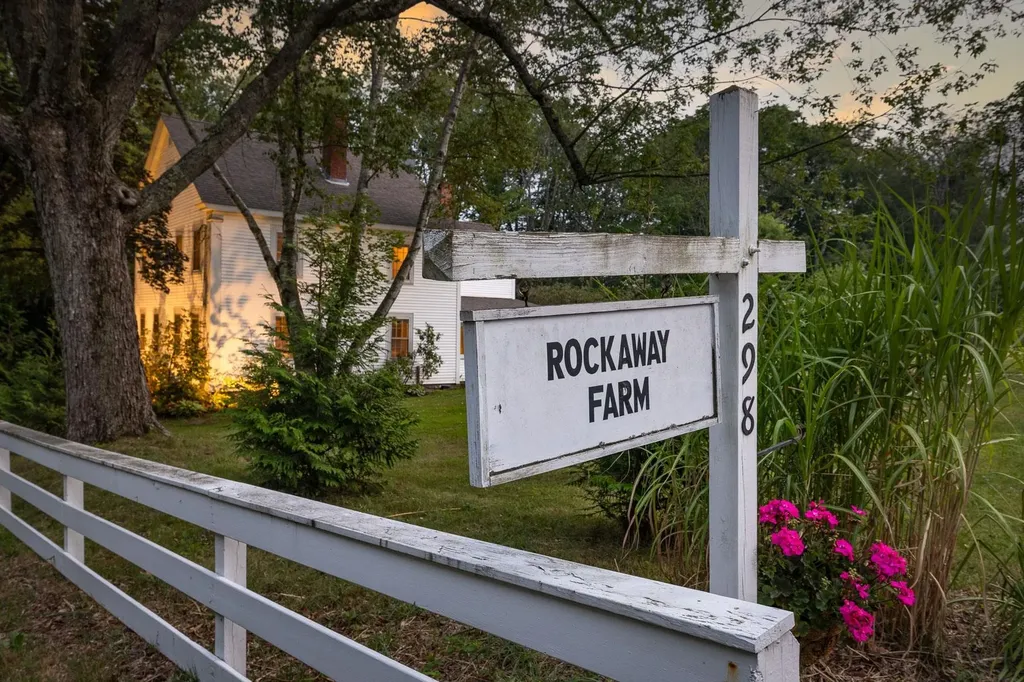 298 Exeter Road Hampton Falls NH 03844