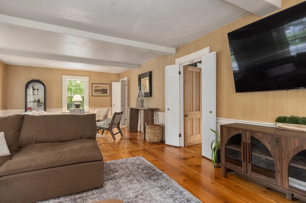 298 Exeter Road Hampton Falls NH 03844