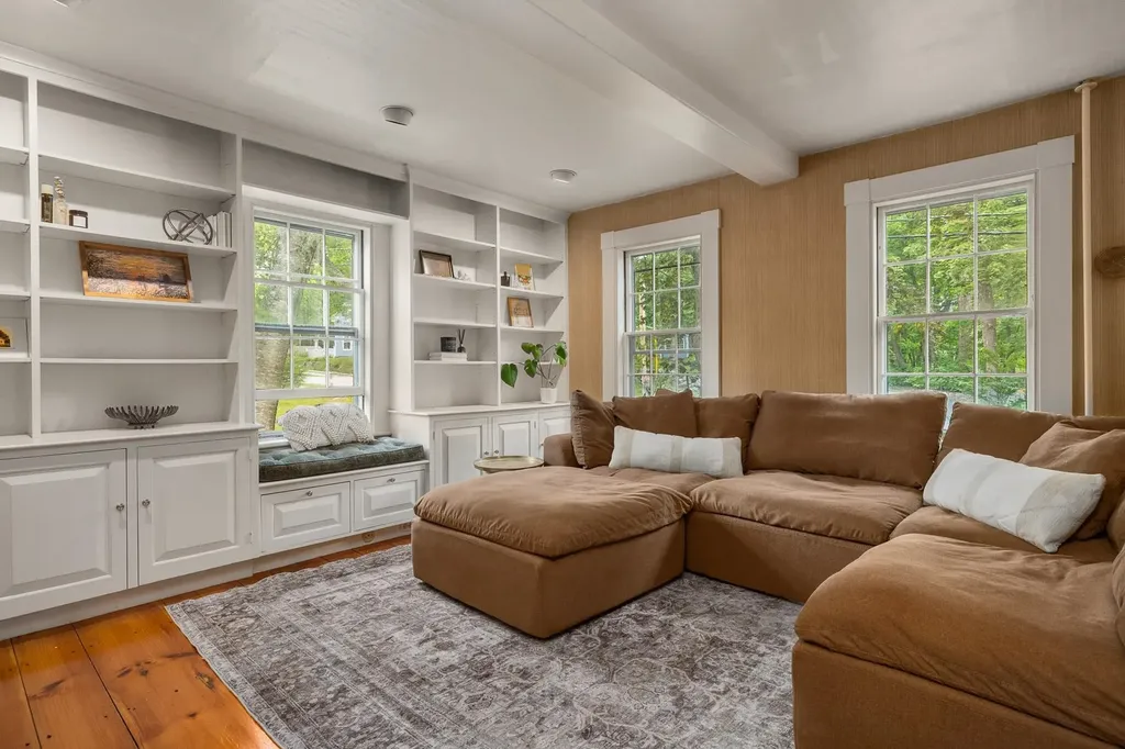 298 Exeter Road Hampton Falls NH 03844