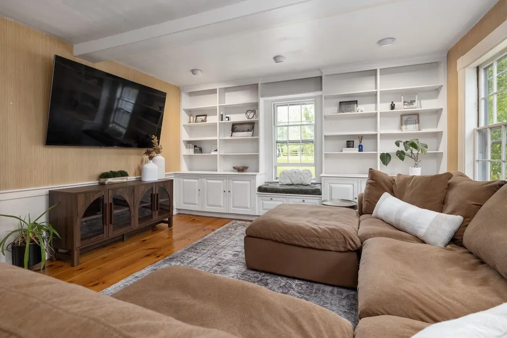 298 Exeter Road Hampton Falls NH 03844