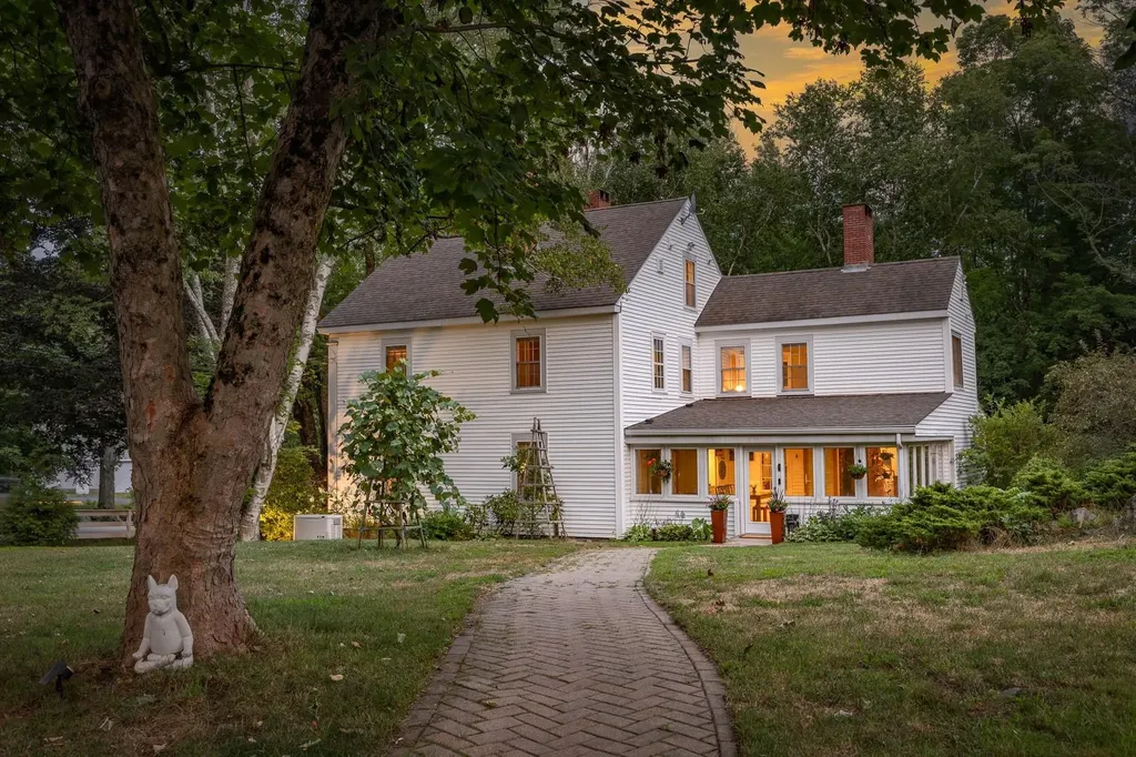 298 Exeter Road Hampton Falls NH 03844