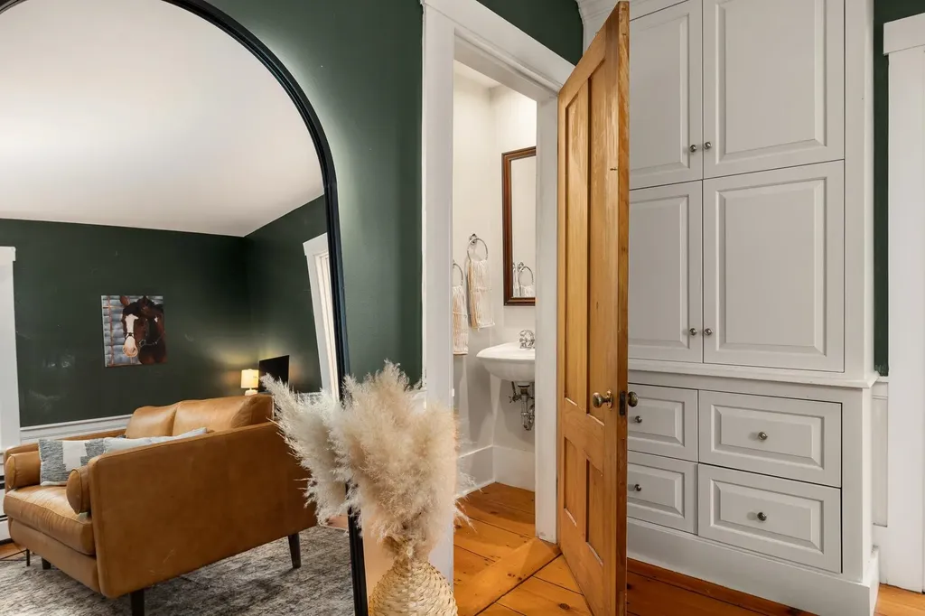 298 Exeter Road Hampton Falls NH 03844