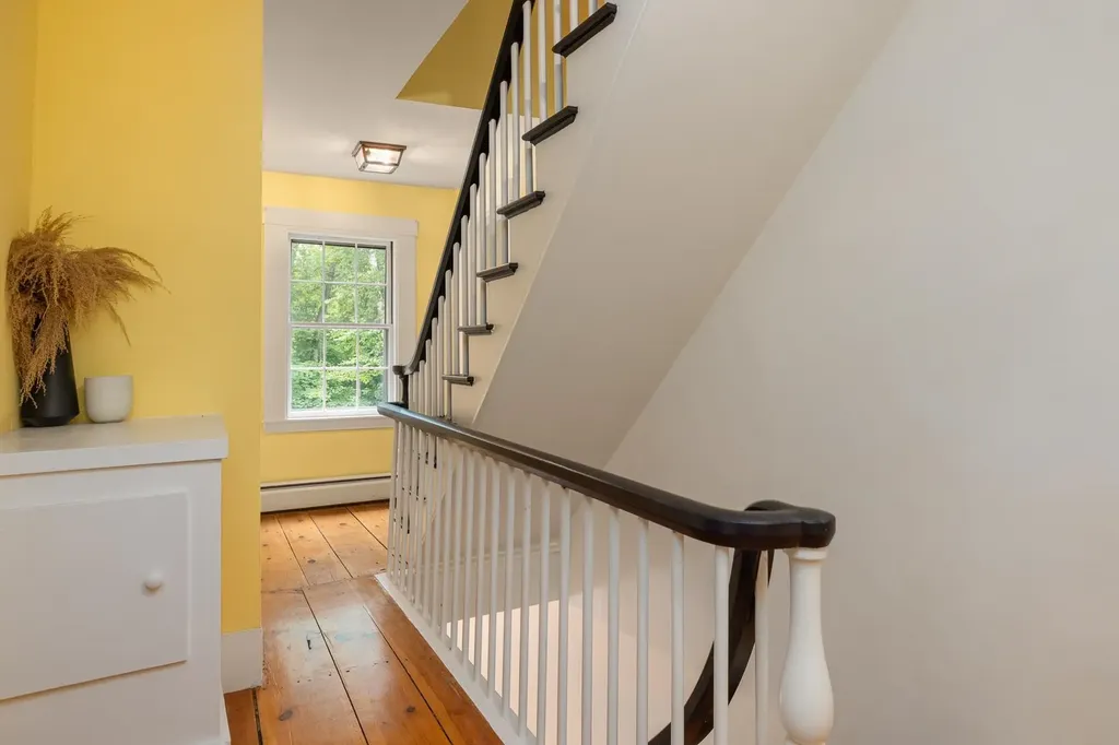 298 Exeter Road Hampton Falls NH 03844